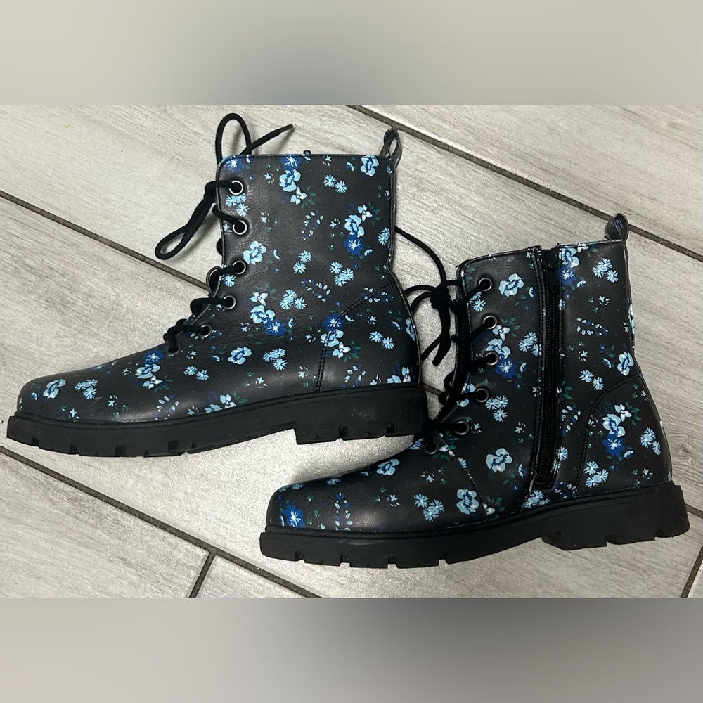L&D Girls’ Black Floral Winter Boots – Size 4 Youth - Picture 2 of 8